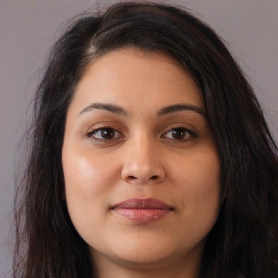 Instructora explicando estructura de programa personalizado de finanzas